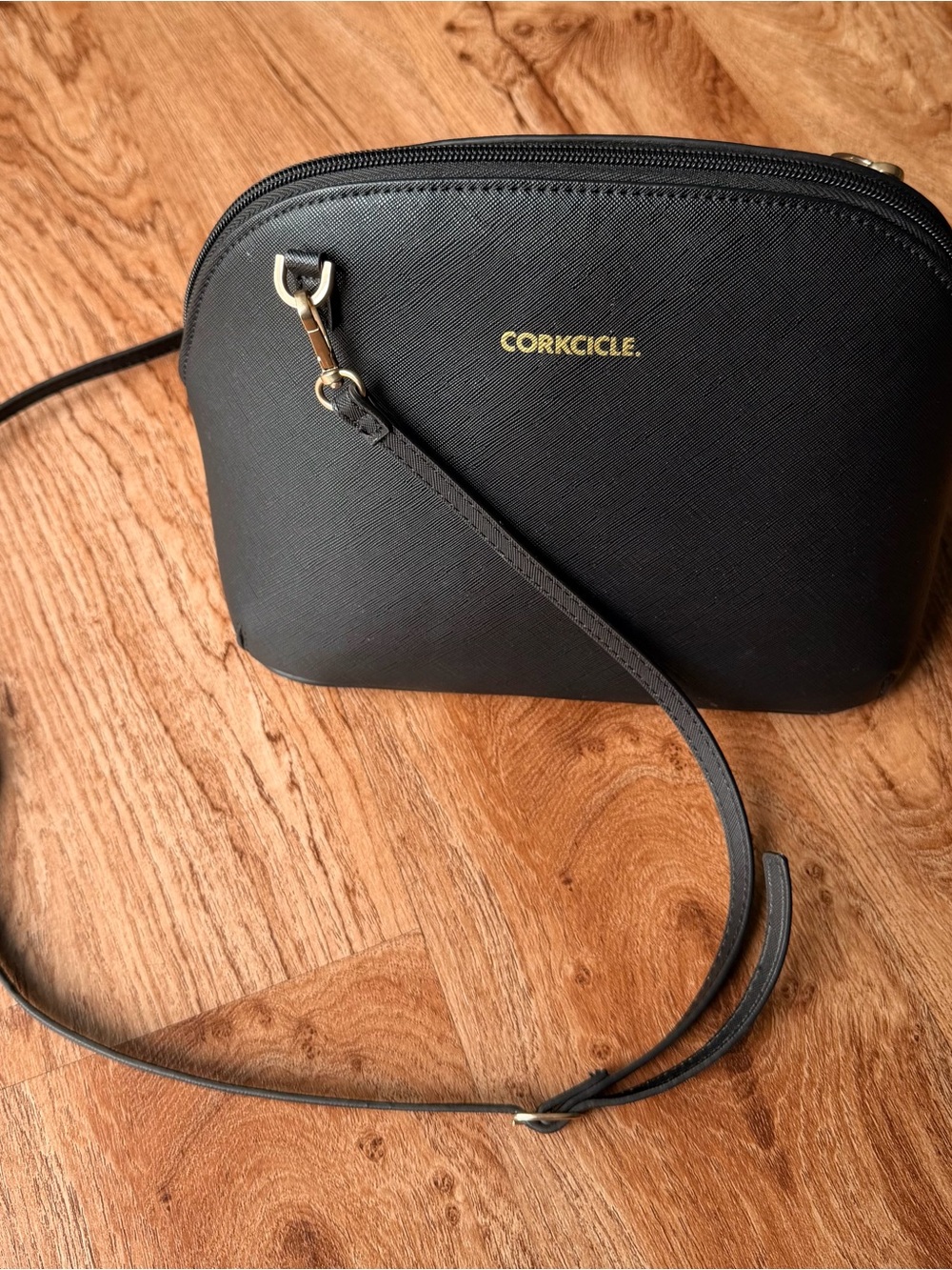 Corkcicle Black Crossbody lunch bag with Gold Logo